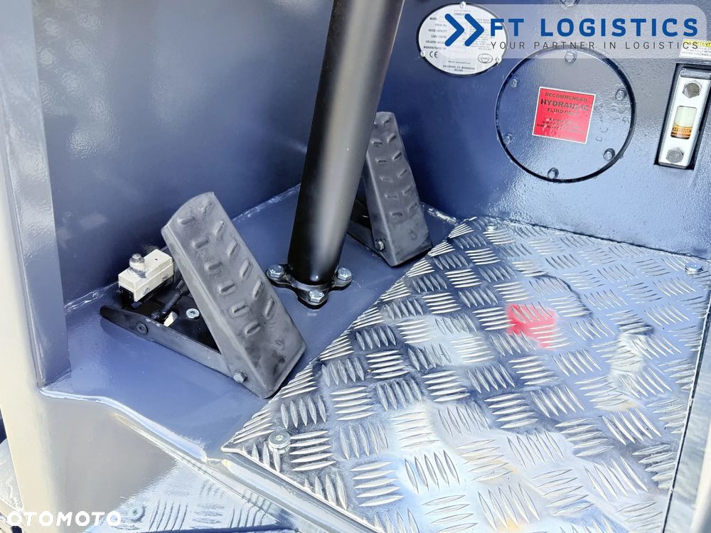 Combilift WÓZEK CZTEROKIERUNKOWY - WIELOKIERUNKOWY | COMBILIFT CB3000 | GAS | TRIPLEX 4900MM | WOLNY SKOK | POZYCJONER WIDEŁ | PRZESUW WIDEŁ | STAN IDEALNY | Szeroka oferta wózków czterokierunkowych i bocznych, dopasowanych do różnorodnych potrzeb i zastosowań - 12