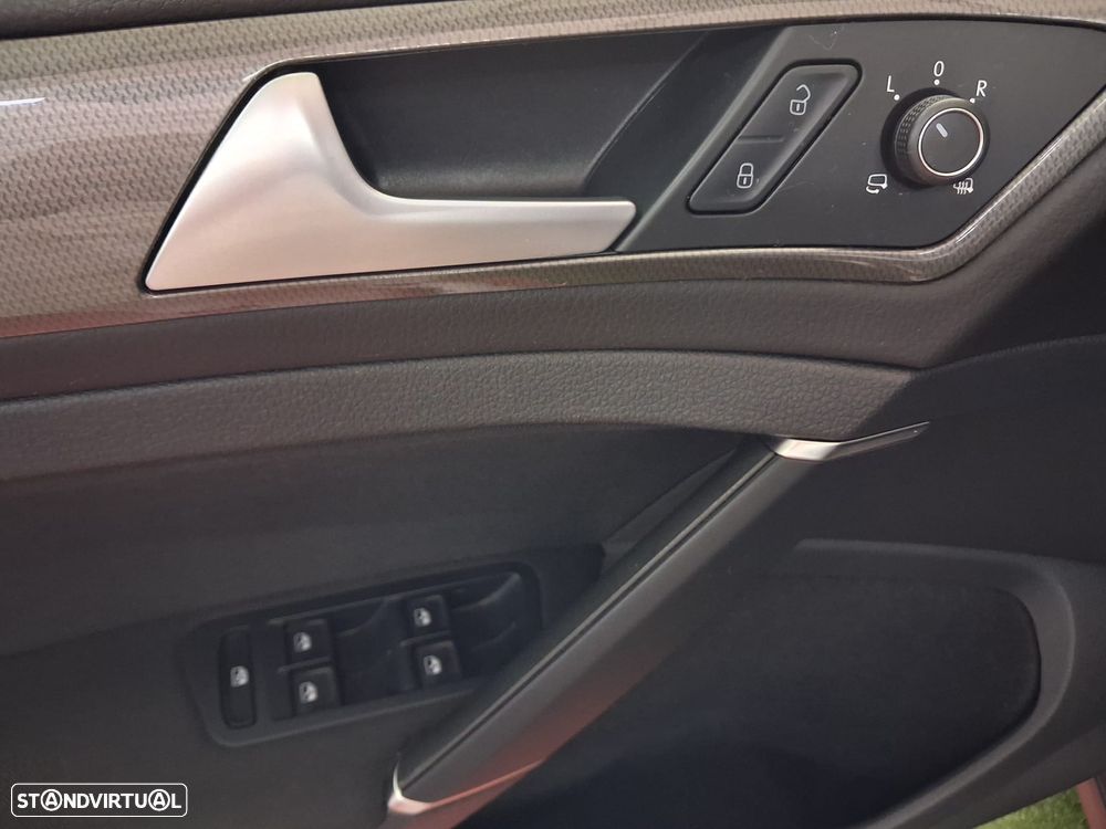 VW Golf 1.6 TDI SCR IQ.DRIVE - 11