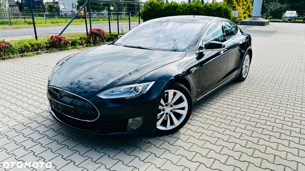 Tesla Model S - 3