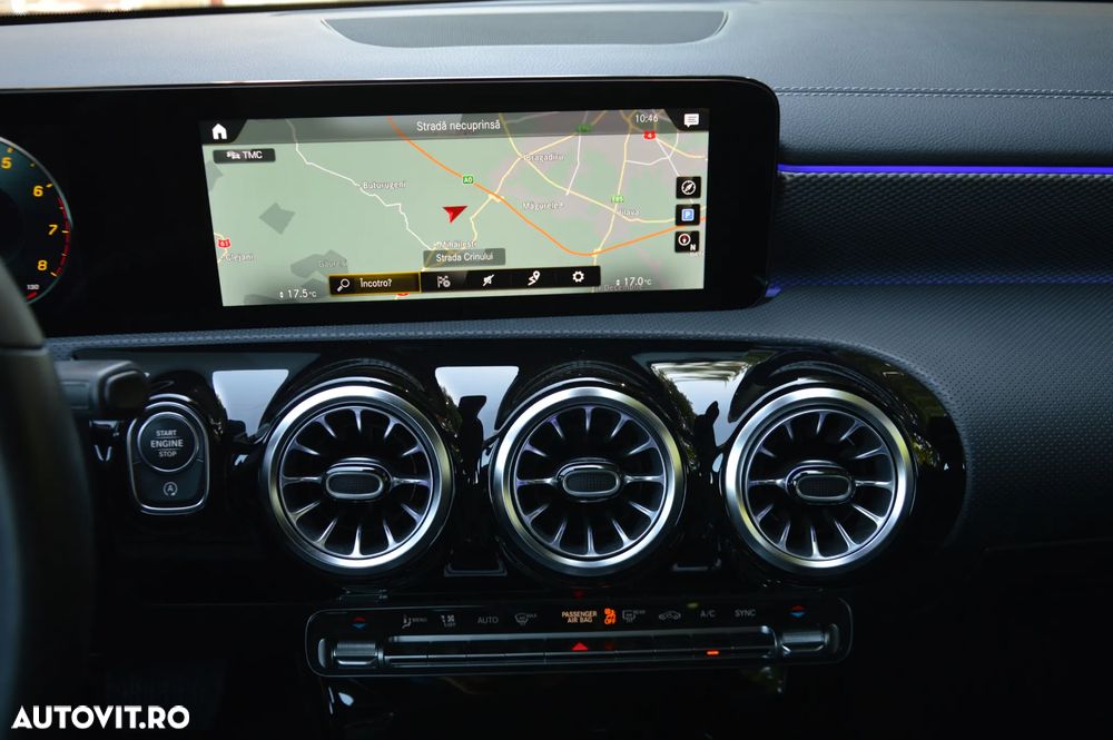 Mercedes-Benz CLA 180 7G-DCT Special Edition - 17