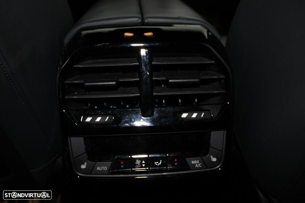 BMW iX xDrive 40 Pack Desportivo - 16