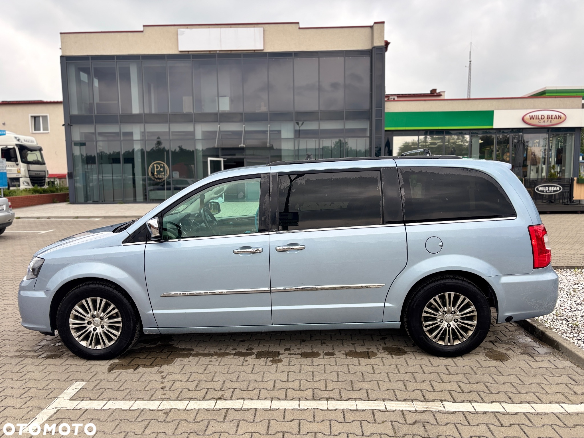 Chrysler Town & Country - 5