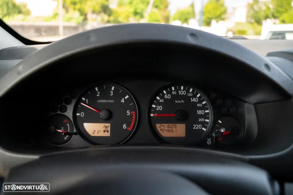 Nissan Navara 2.5 dCi CD Pilot Hi-Tech - 17