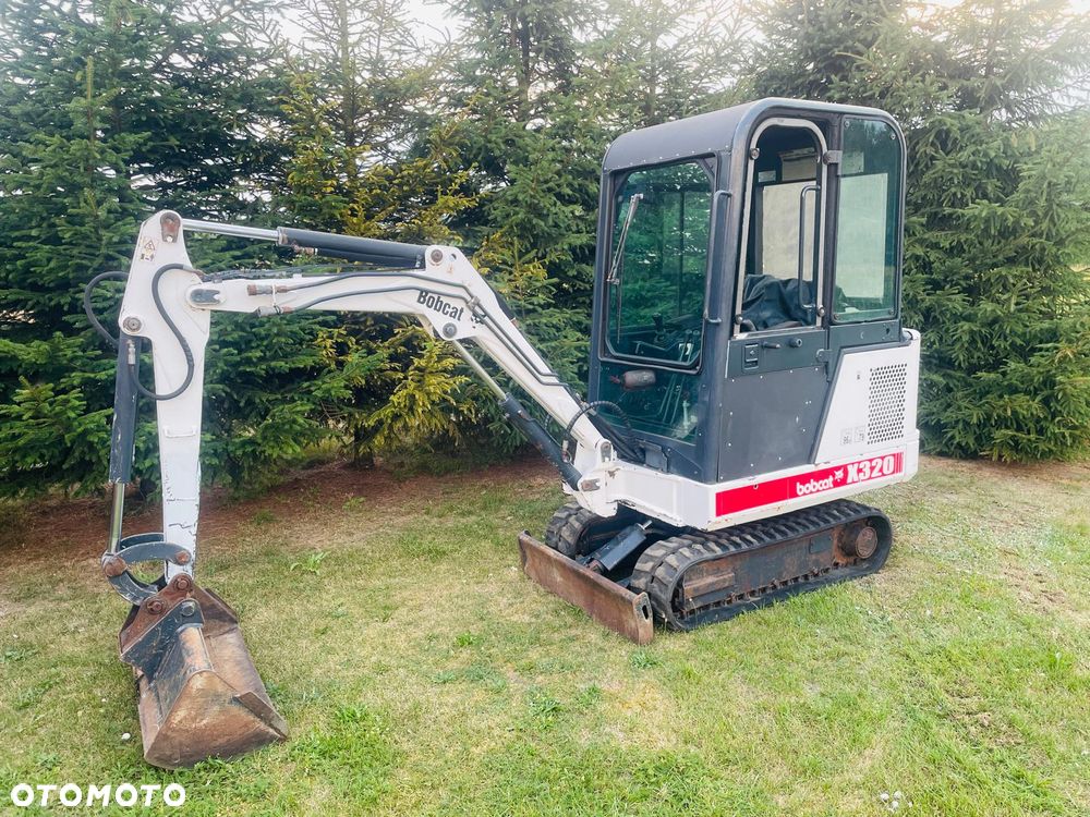 Bobcat X320 - 1