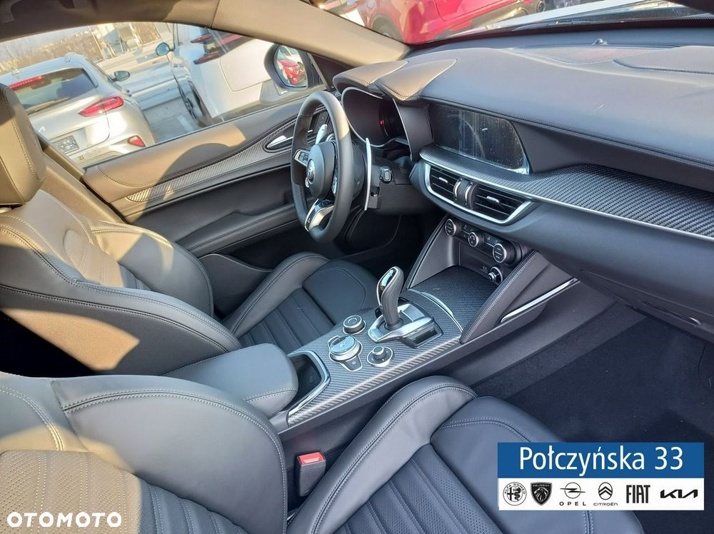 Alfa Romeo Stelvio - 16