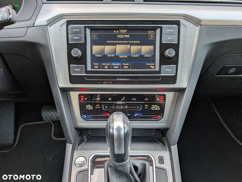 Volkswagen Passat - 30