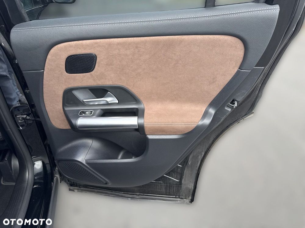 Mercedes-Benz GLA - 23