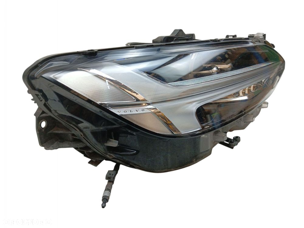 LAMPA REFLEKTOR PRAWY PRZÓD VOLVO V90 CC (2016-2020) FULL LED - 2