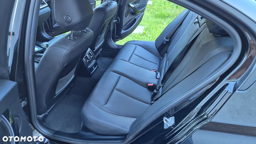 BMW Seria 3 320i xDrive Advantage sport - 24
