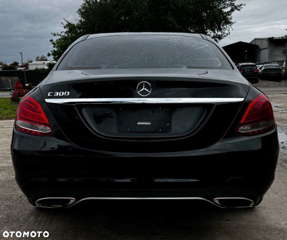 Mercedes-Benz Klasa C 300 9G-TRONIC AMG Line - 6