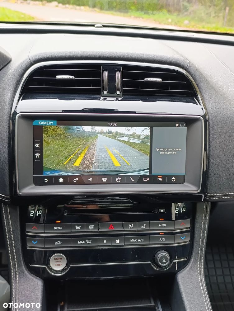 Jaguar F-Pace 25t AWD R-Sport - 10