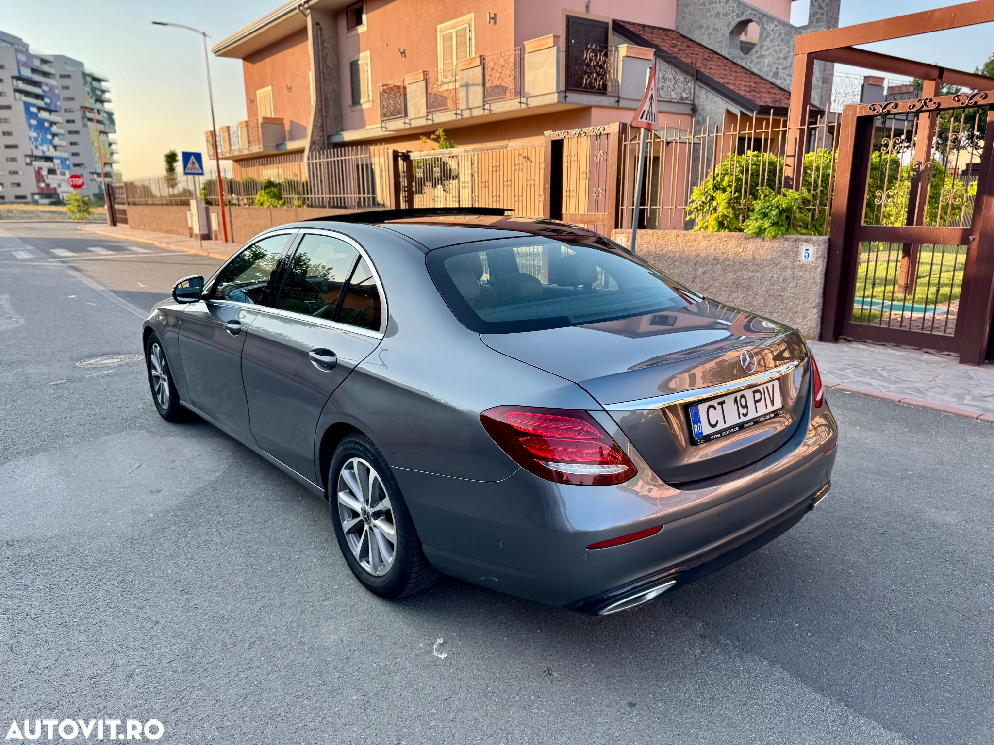 Mercedes-Benz E - 4