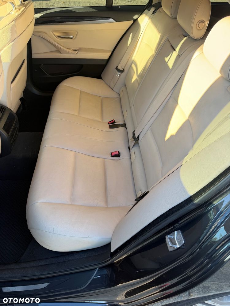 BMW Seria 5 525d - 13