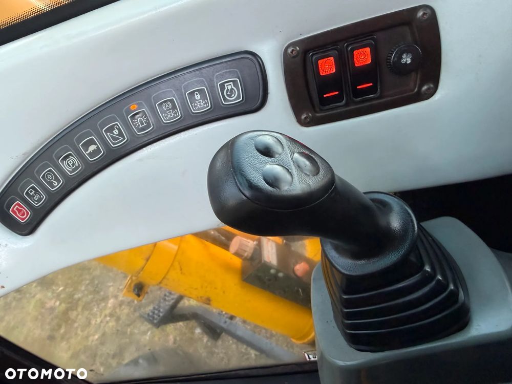 JCB JS130W Koparka Kołowa 13ton z Łapami podporami Hydr.! Najlepszy niezawodny Silnik ISUZU 105 KM. Długie ramię PLUS. Sprowadzona z Norwegii Pracowała przy śmieciach! ZADBANA bez luzów i wycieków! KLIMA. Zamki na tłokach. Potężna moc! Okazja TANIO! - 32