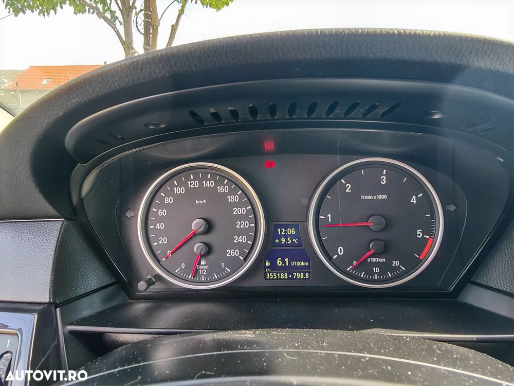 BMW Seria 5 520d Touring - 8