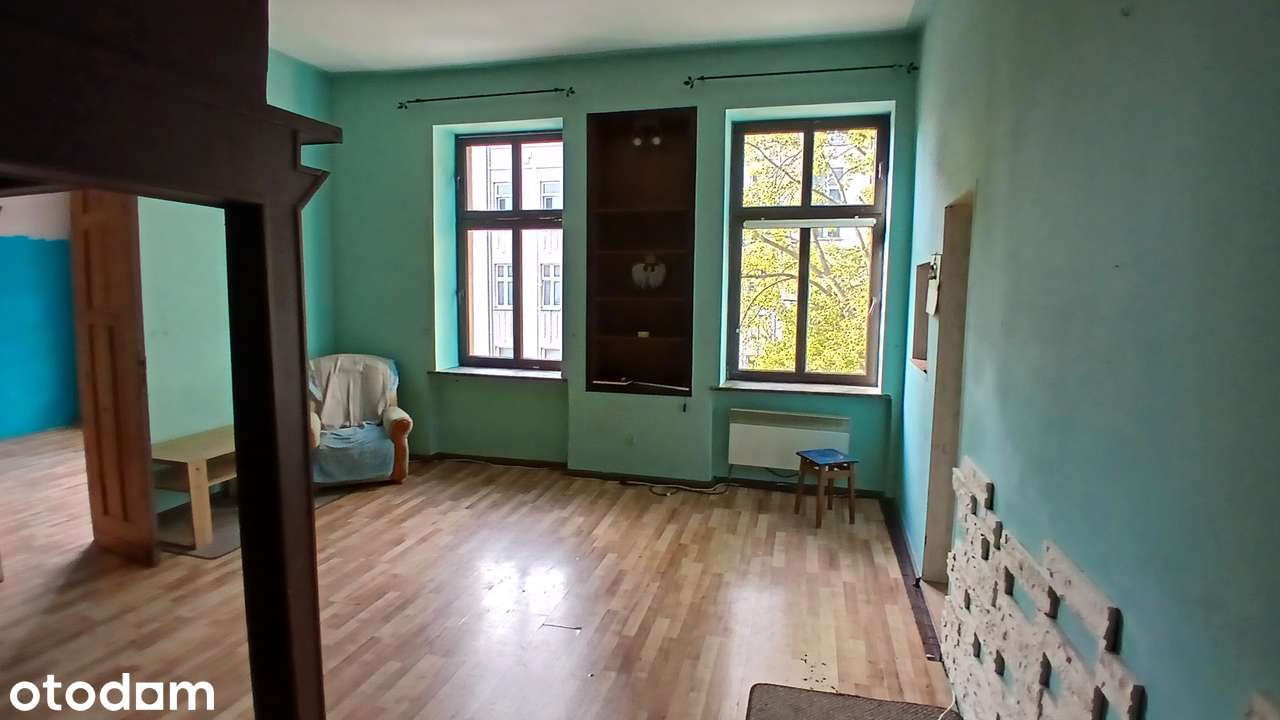2 pokoje z kuchnią, balkon.