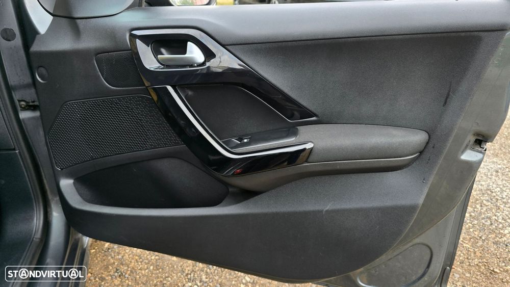 Peugeot 208 1.2 PureTech Style - 37