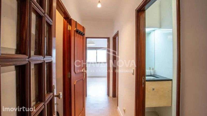 T3 Renovado com 3 Frentes e Varanda – Senhora da Hora | Matosinhos - Grande imagem: 4/12