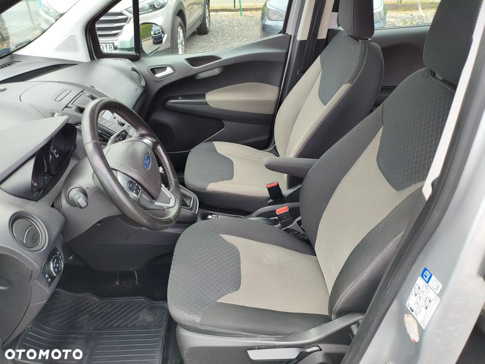 Ford Transit Courier - 18