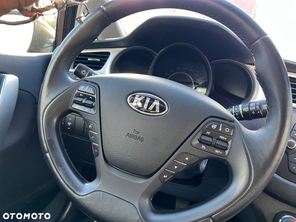 Kia Ceed 1.6 GDI Fifa World Cup Edition - 17