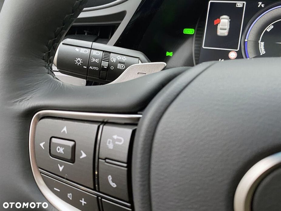 Lexus ES 300h Business Edition - 4
