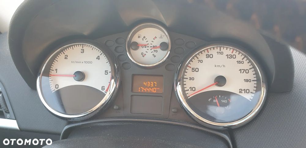 Peugeot 207 1.6 HDi - 10