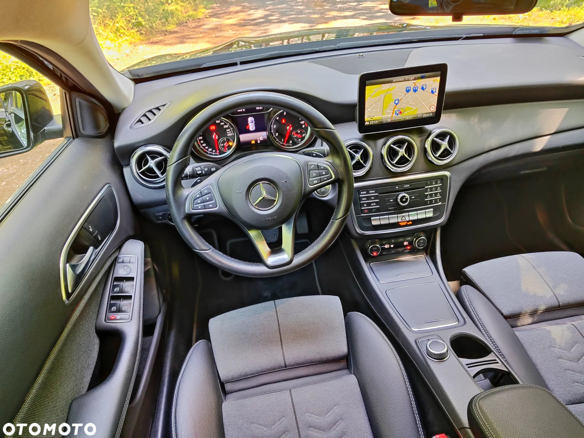Mercedes-Benz GLA 200 7G-DCT Urban - 18