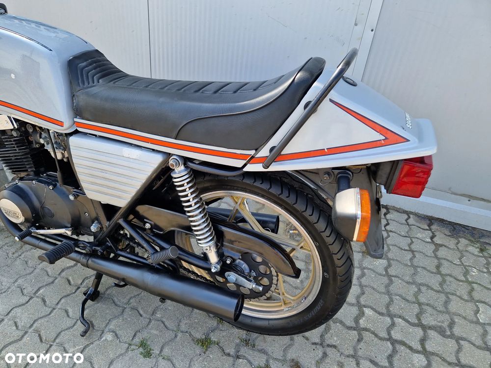 Suzuki GSX - 24