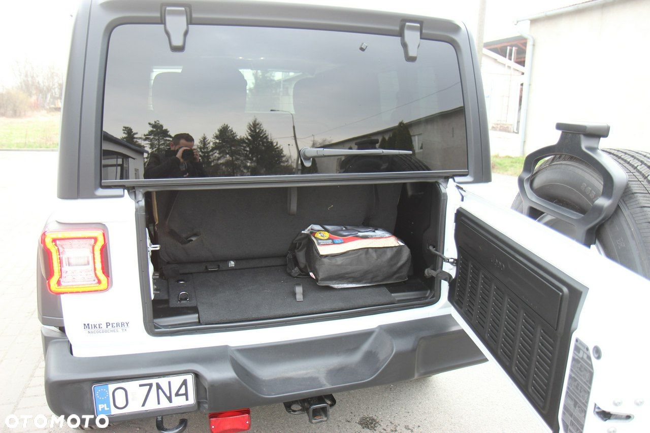 Jeep Wrangler - 12