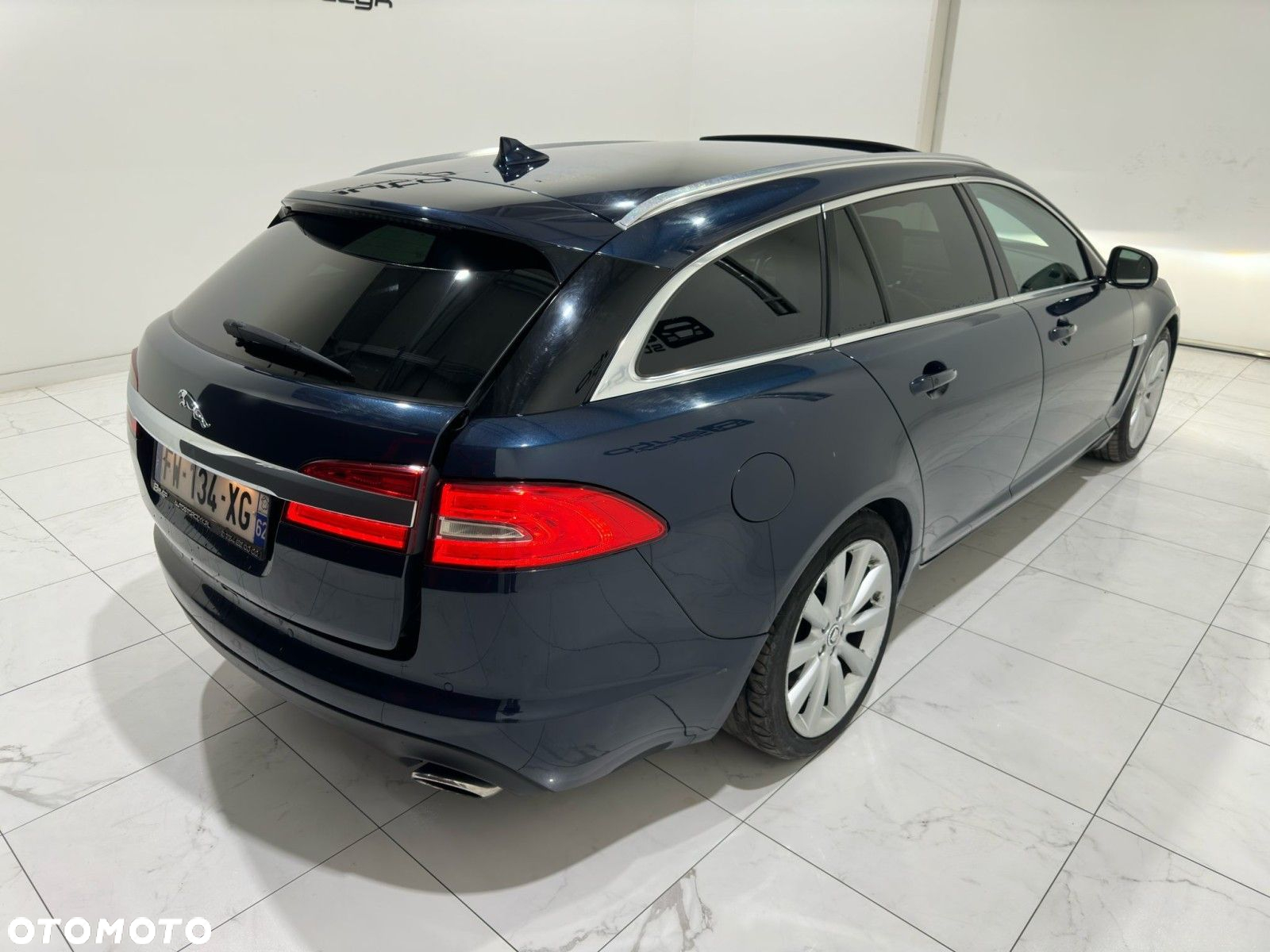 Jaguar XF - 11