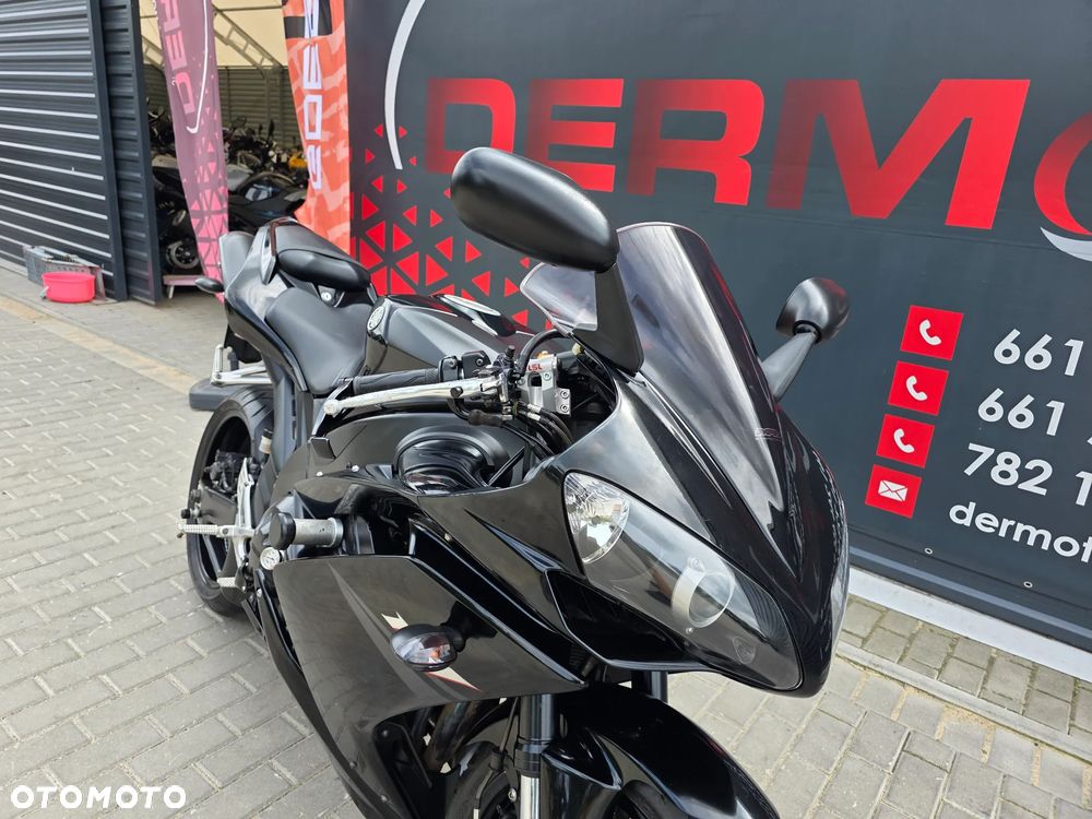 Yamaha R1 - 27