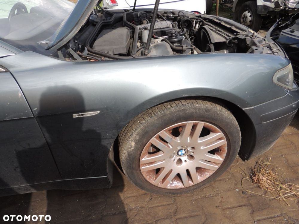 Błotnik prawy BMW 735i E65 - 1