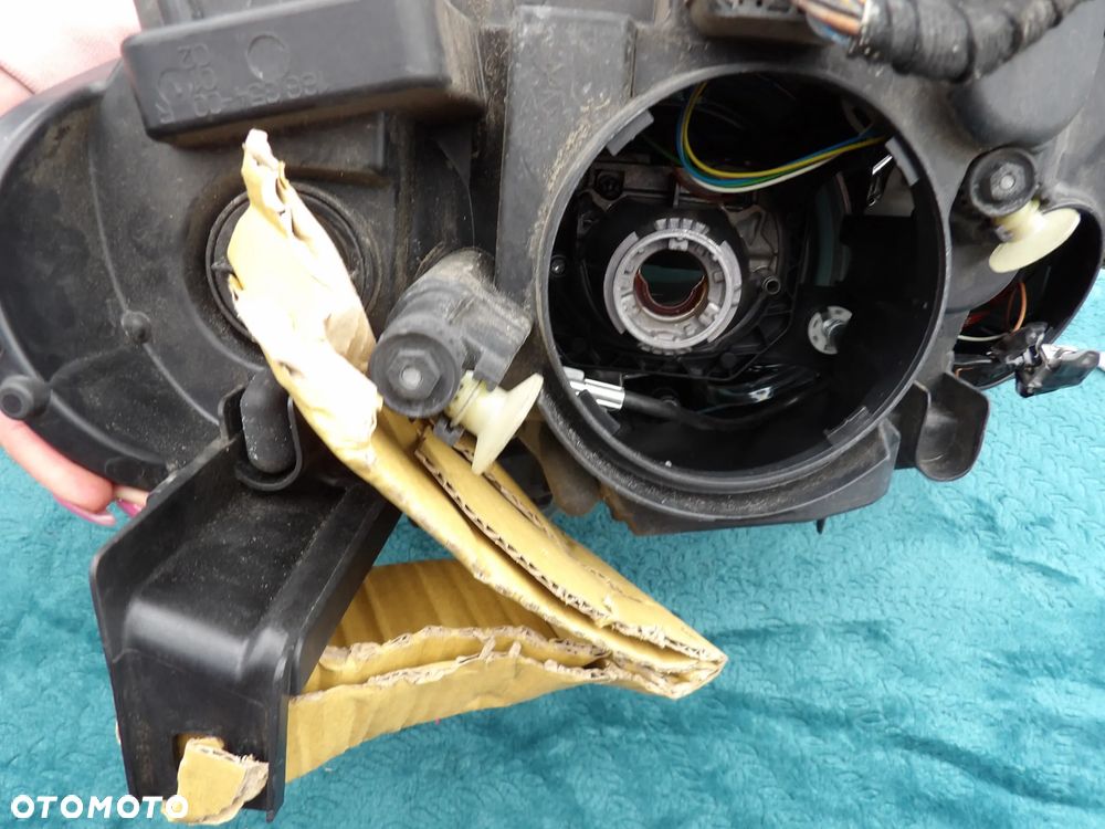 BMW - E71,X6 - XENON - BRAK UCHWYTU - PĘKNIĘTW SZKŁO - PRAWA LAMPA PRZEDNIA - UK - 7179934 - 12