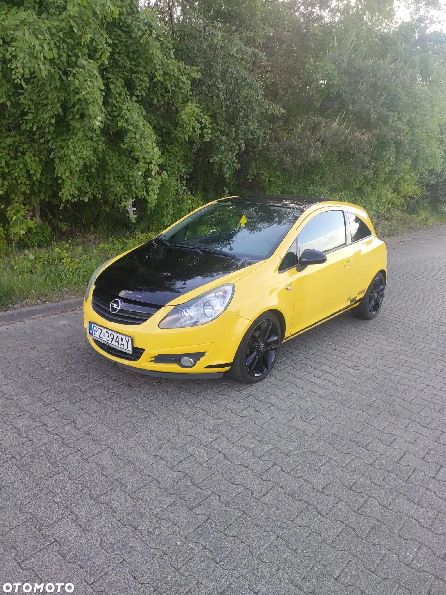 Opel Corsa 1.4 16V Color Edition - 1
