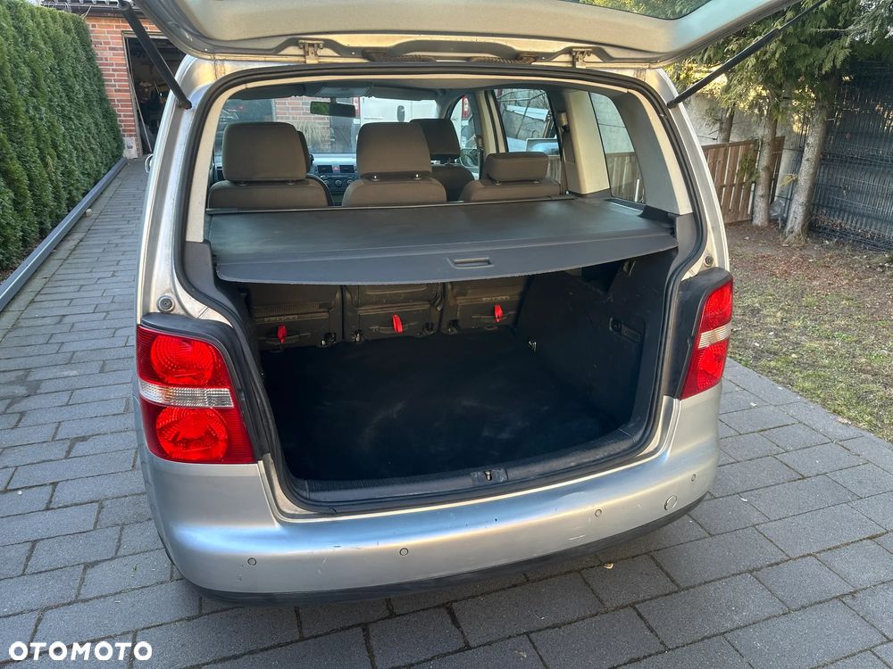 Volkswagen Touran 1.9 TDI DSG - 5