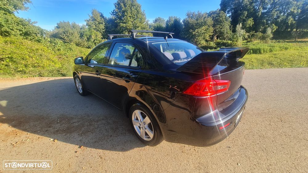 Mitsubishi Lancer 1.5 Invite - 4