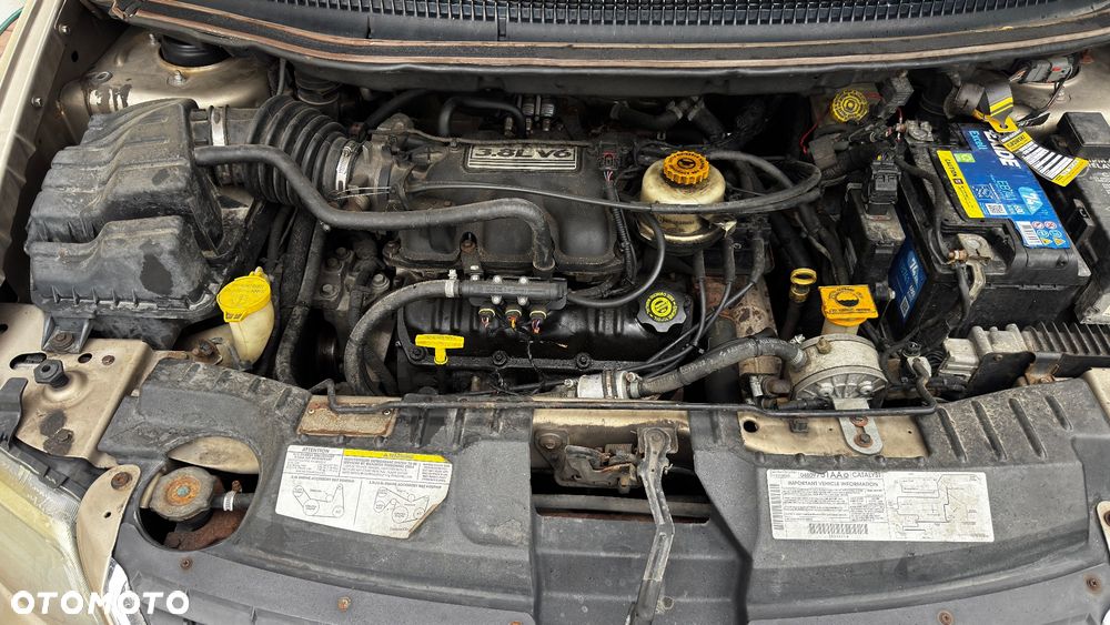 Chrysler Town & Country - 8