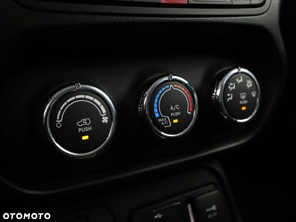 Jeep Renegade 1.6 E-TorQ Sport FWD - 24
