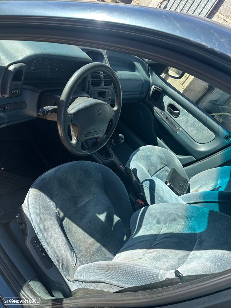 Renault Laguna - 8