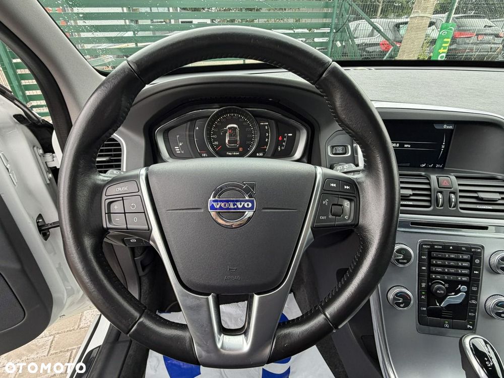 Volvo XC 60 D4 SCR Momentum - 22