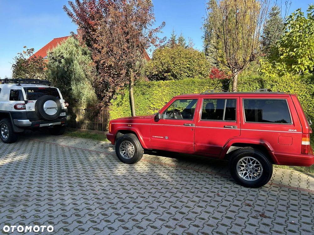 Jeep Cherokee - 4