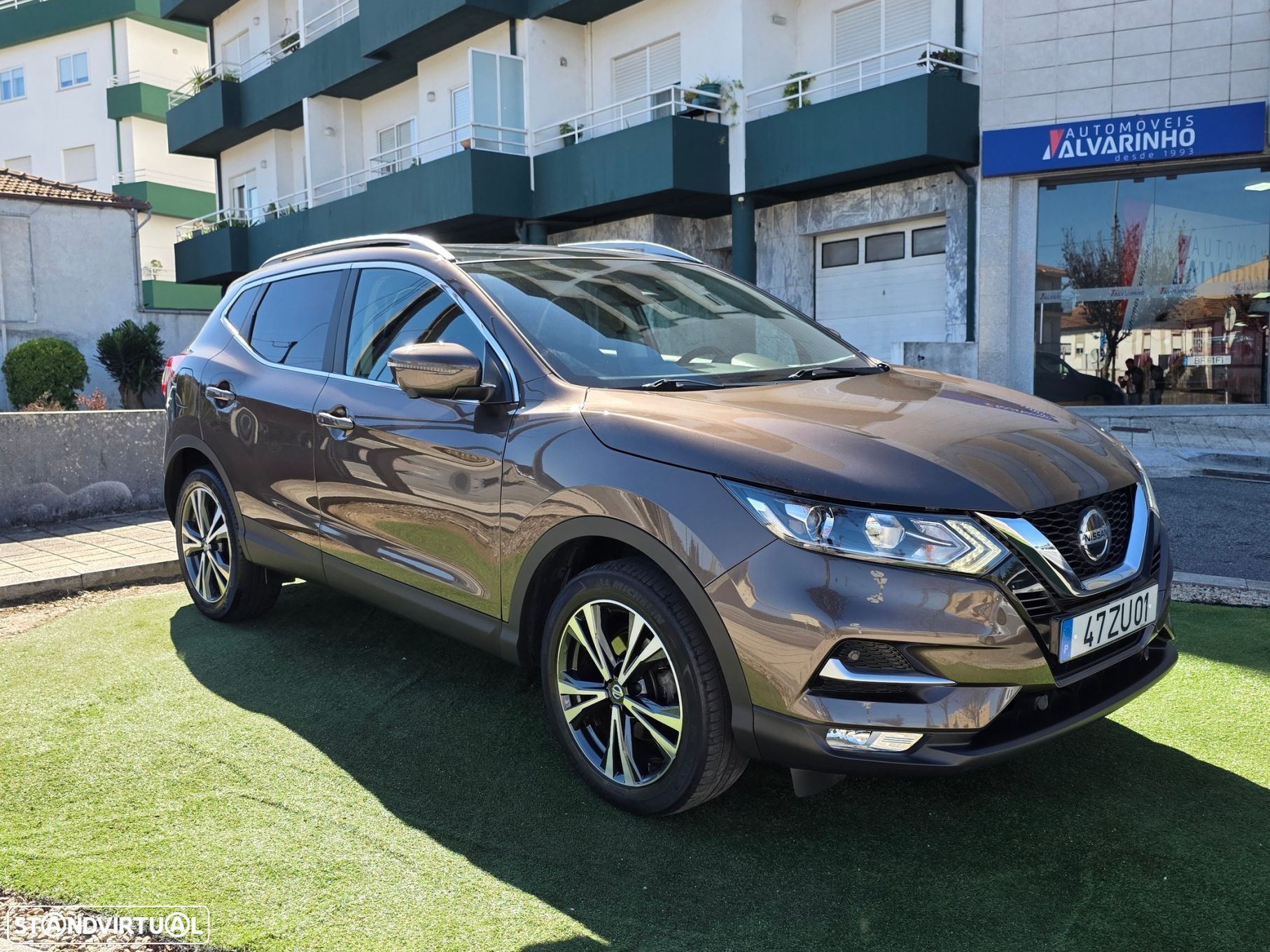 Nissan Qashqai 1.3 DIG-T N-Connecta J18 - 1