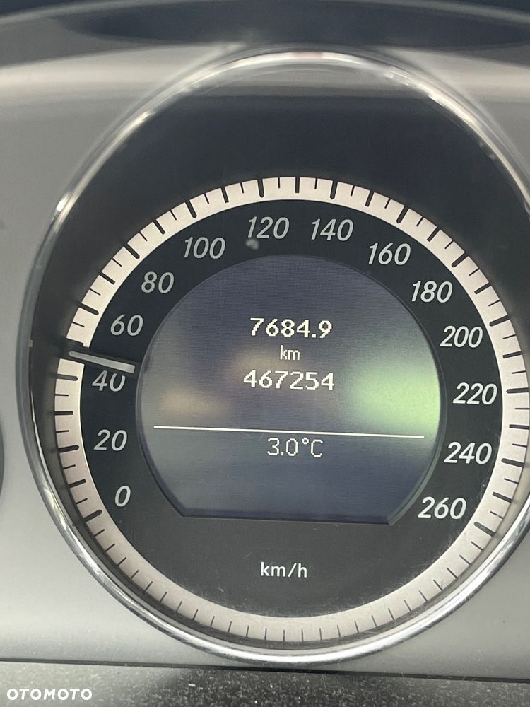 Mercedes-Benz Klasa E 250 CDI BlueEff Avantgarde - 12