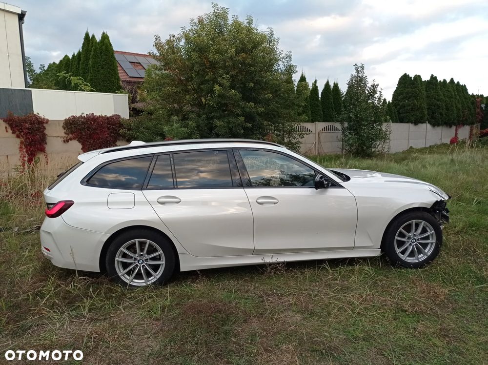 BMW Seria 3 318d mHEV - 23