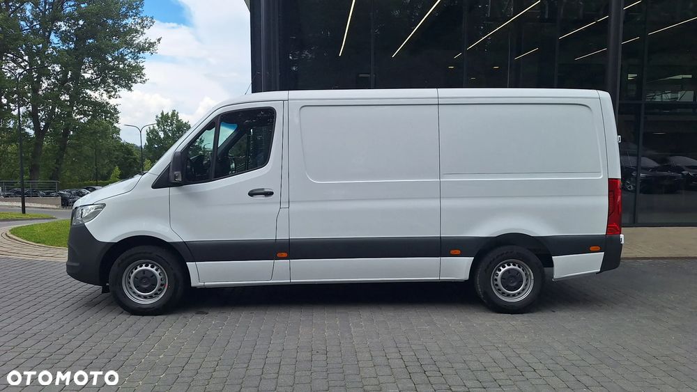 Mercedes-Benz Sprinter - 2