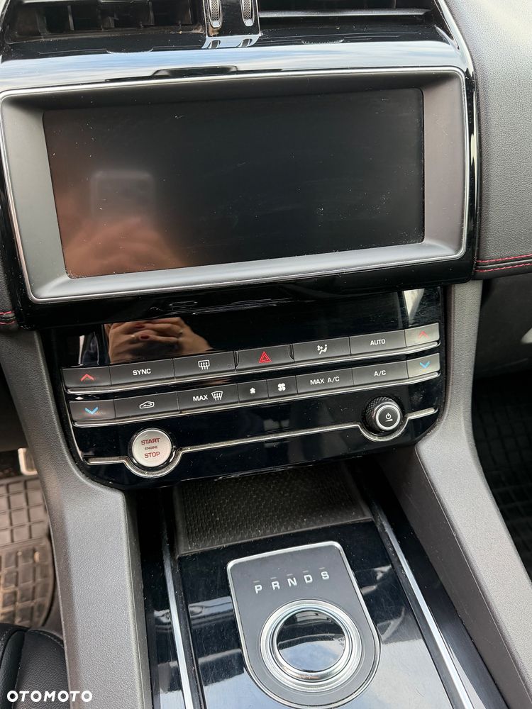 Jaguar F-Pace - 14