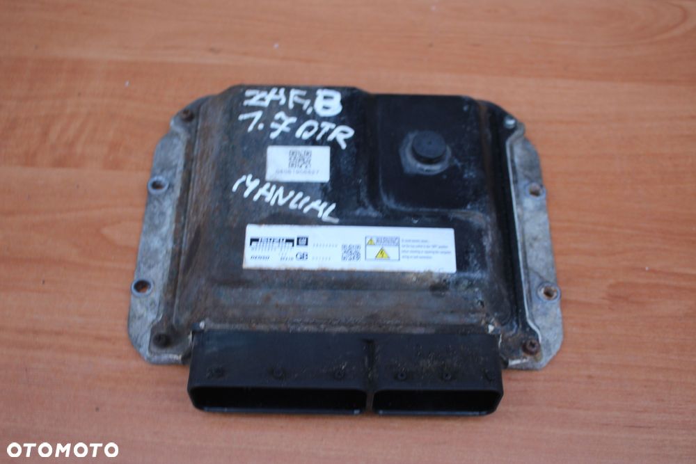 KOMPUTER STEROWNIK SILNIKA OPEL ZAFIRA B 1.7 CDTI MANUAL 98053909 - 1