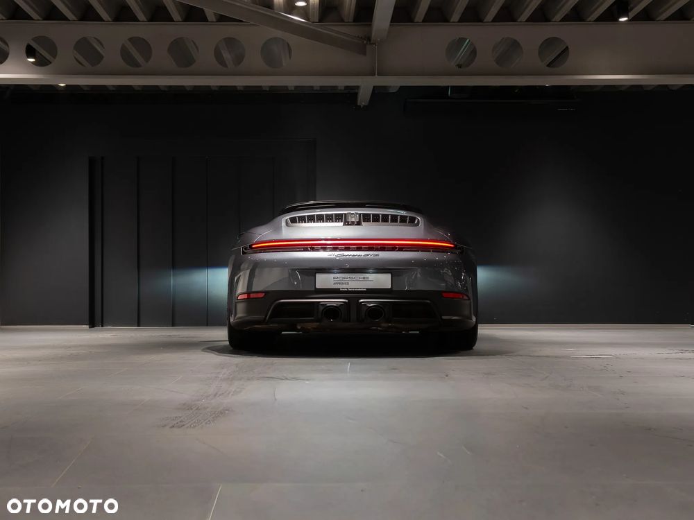 Porsche 911 Carrera GTS - 4