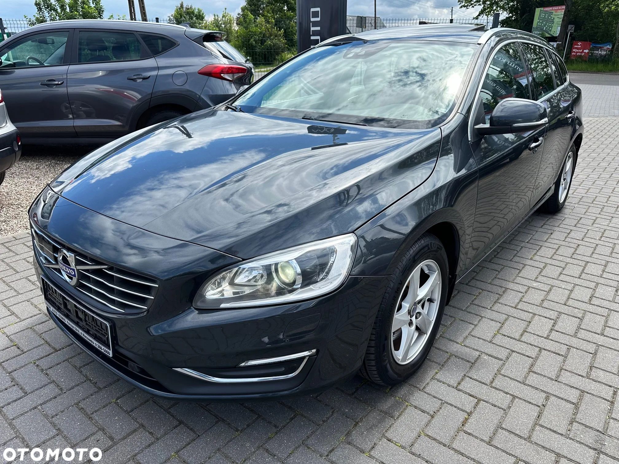 Volvo V60 D4 Geartronic Summum - 1