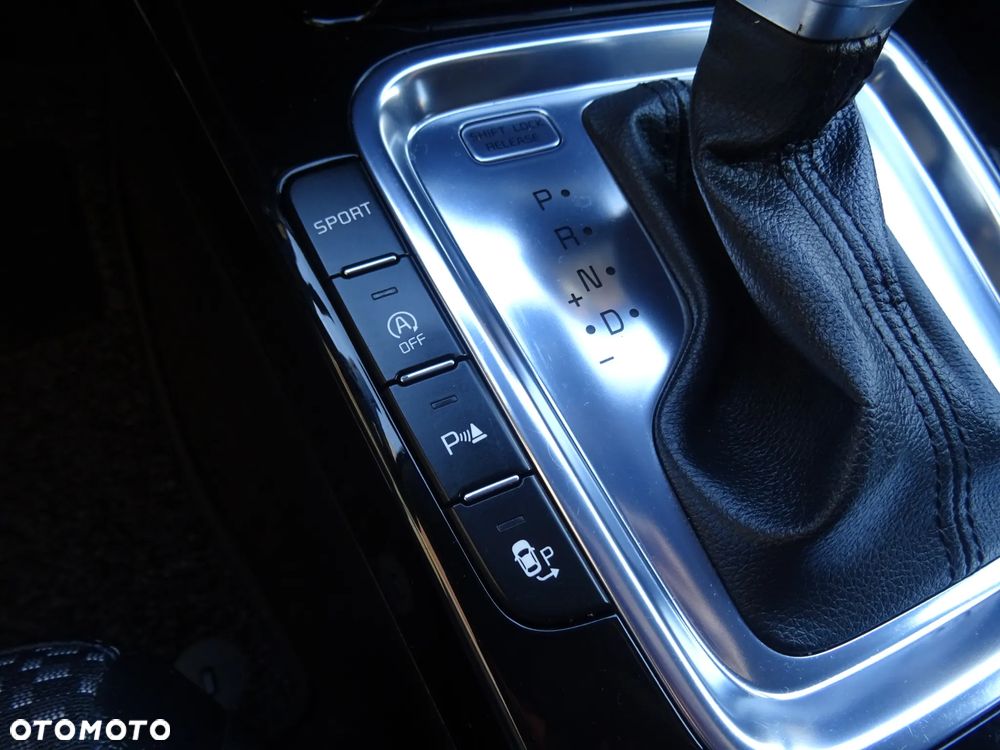 Kia Ceed 1.4 T-GDI DCT OPF Platinum Edition - 17